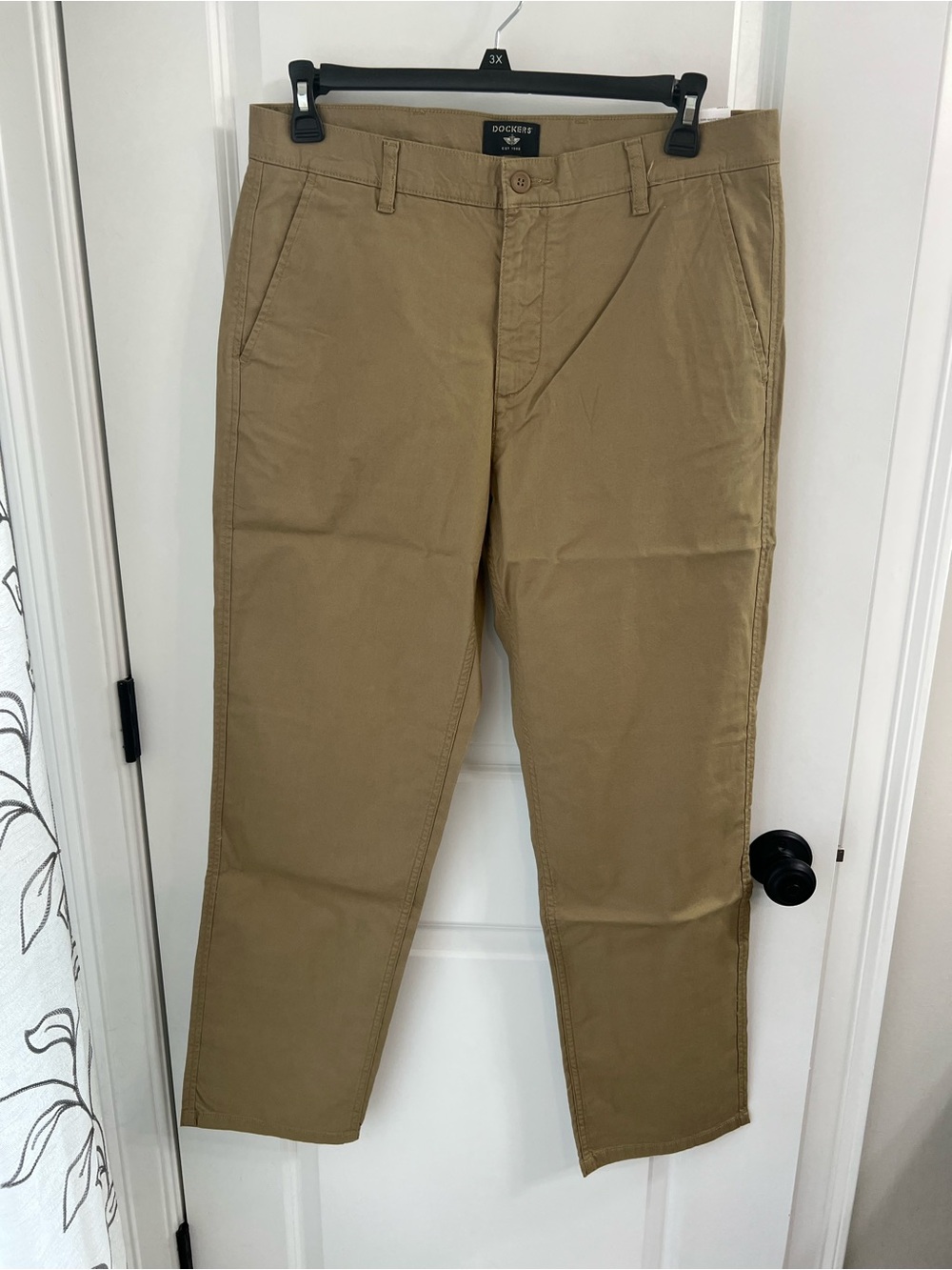 Dockers Mens Chino Pants Size 34X32 Comfort Khaki Straight Fit Comfort Waist
